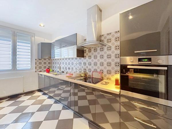 CHARLY SUR MARNE : Commerces, écoles et collège à pied