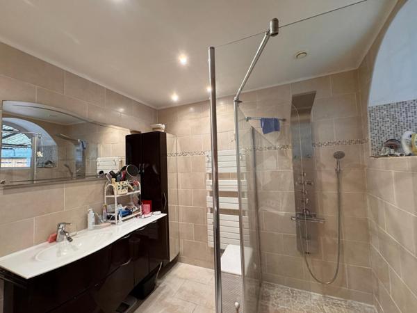 CHARLY SUR MARNE : Commerces, écoles et collège à pied