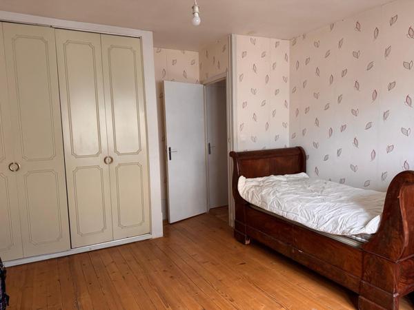 CHARLY SUR MARNE : Commerces, écoles et collège à pied