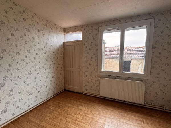 CHARLY SUR MARNE : Commerces, écoles et collège à pied