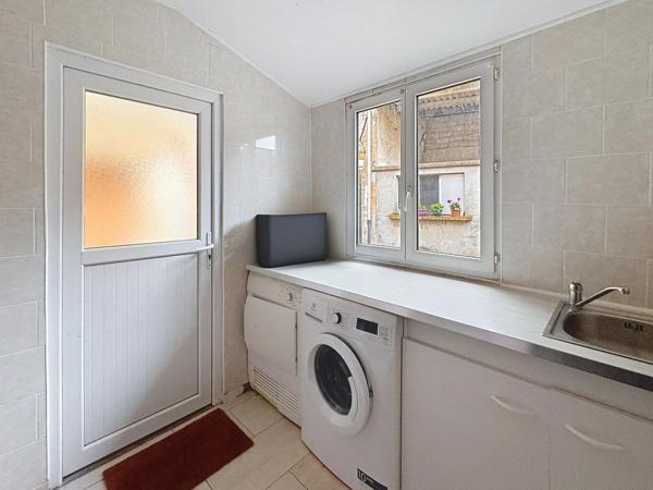 CHARLY SUR MARNE : Commerces, écoles et collège à pied