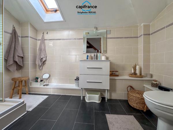 Propriete à vendre 9 pièces MONTAYRAL (47) 190m2 habitables sur terrain de 6689m2 avec piscine