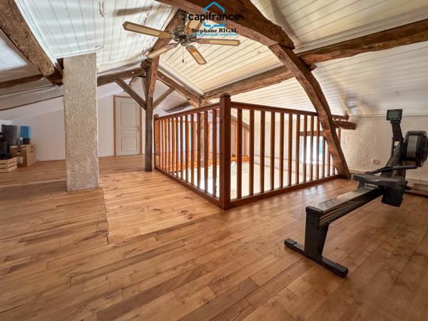 Propriete à vendre 9 pièces MONTAYRAL (47) 190m2 habitables sur terrain de 6689m2 avec piscine