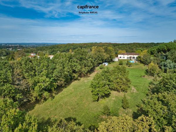 Propriete à vendre 9 pièces MONTAYRAL (47) 190m2 habitables sur terrain de 6689m2 avec piscine