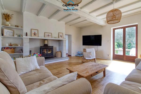 Propriete à vendre 9 pièces MONTAYRAL (47) 190m2 habitables sur terrain de 6689m2 avec piscine