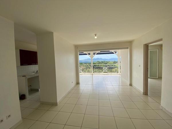 DUCOS – Appartement T4 en dernier étage avec grande terrasse et vue mer