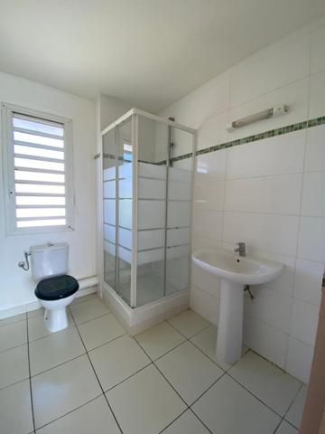 DUCOS – Appartement T4 en dernier étage avec grande terrasse et vue mer