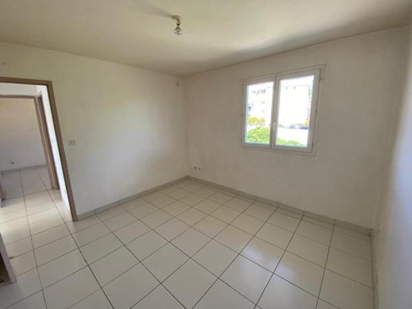 DUCOS – Appartement T4 en dernier étage avec grande terrasse et vue mer