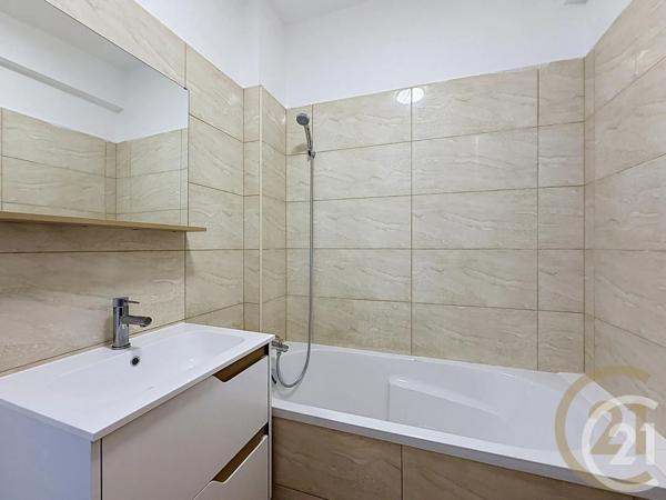 Immeuble à vendre  110 m 2   MALAUNAY  - 76
