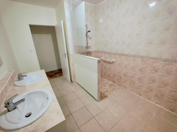 T5 plain pied au calme, garage dépendance