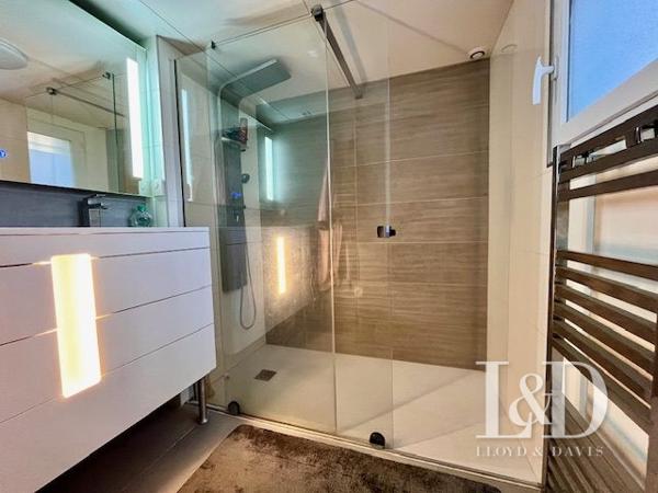 Echirolles / Bresson - Maison 6 pièces de 176 m2 habitables sur terrain de 1333 m2