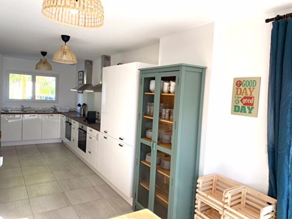 PESSAC DOMAINE UNIVERSITAIRE-A LOUER CHAMBRE MEUBLE AVEC SALLE D EAU EN CO-LIVING