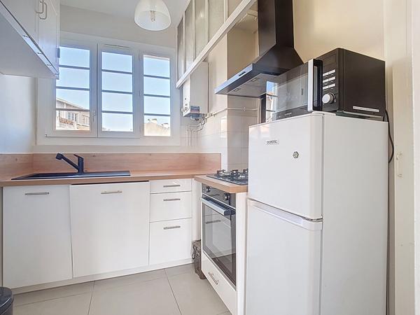 A louer PAU Appartement T2 Bis meublé de 48 m2 avec chambre et un bureau