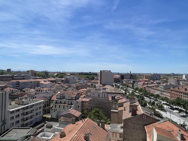 Bureau
         6 pièces
        - 112 m² Exclusivité 269 000 € *