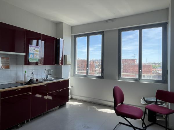 Bureau
         6 pièces
        - 112 m² Exclusivité 269 000 € *