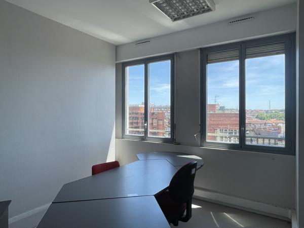 Bureau
         6 pièces
        - 112 m² Exclusivité 269 000 € *