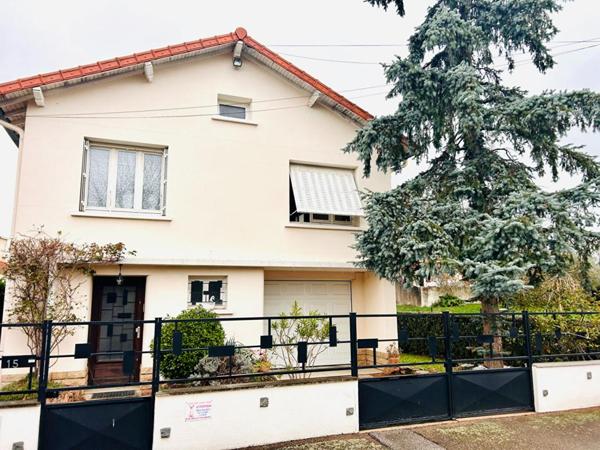 ROANNE ? Maison individuelle avec sous-sol complet sur terrain clos et arboré