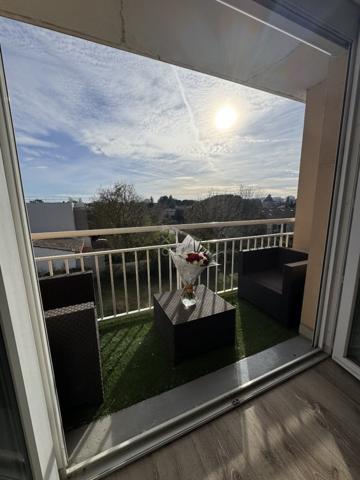 Appartement T4 rénové avec balcon et cellier, 81 m²  Bouscat