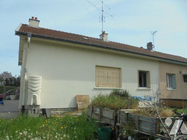 Pavillon mitoyen 1 côté avec jardin