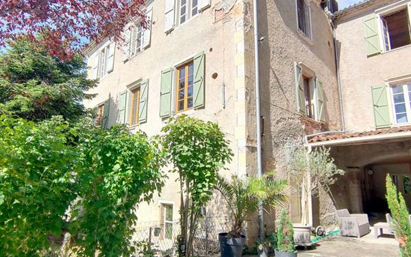 Maison à vendre    9 pièces •  Saint-Antonin-Noble-Val