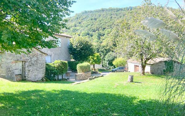 Maison à vendre    9 pièces •  Saint-Antonin-Noble-Val