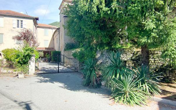 Maison à vendre    9 pièces •  Saint-Antonin-Noble-Val