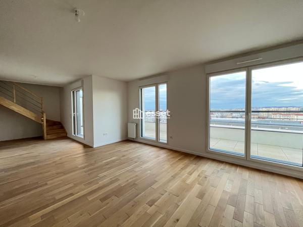Location Appartement 4 pièces 97.32 m² - Courbevoie 92400