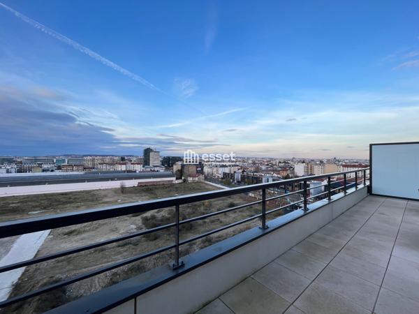 Location Appartement 4 pièces 97.32 m² - Courbevoie 92400