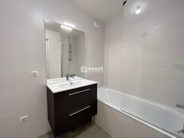 Location Appartement 4 pièces 97.32 m² - Courbevoie 92400