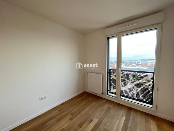 Location Appartement 4 pièces 97.32 m² - Courbevoie 92400