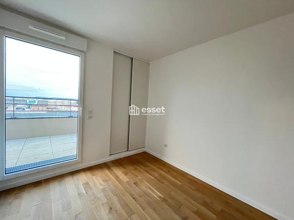 Location Appartement 4 pièces 97.32 m² - Courbevoie 92400
