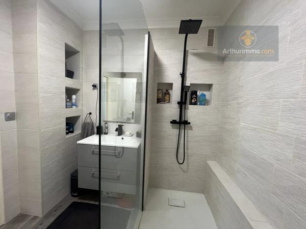 Vente                                                      Appartement
                        
                     2 pièces                      60 m2                     à Élancourt
