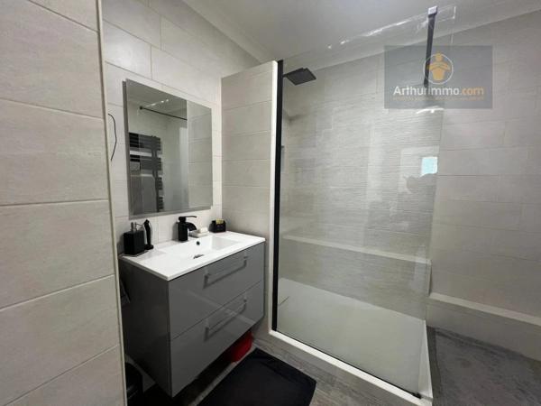 Vente                                                      Appartement
                        
                     2 pièces                      60 m2                     à Élancourt