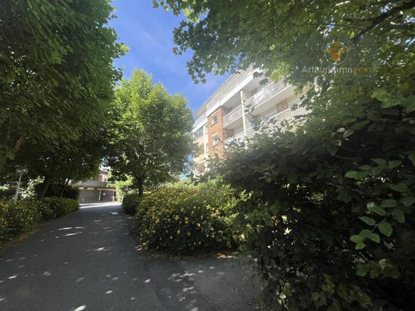 Vente                                                      Appartement
                        
                     2 pièces                      60 m2                     à Élancourt