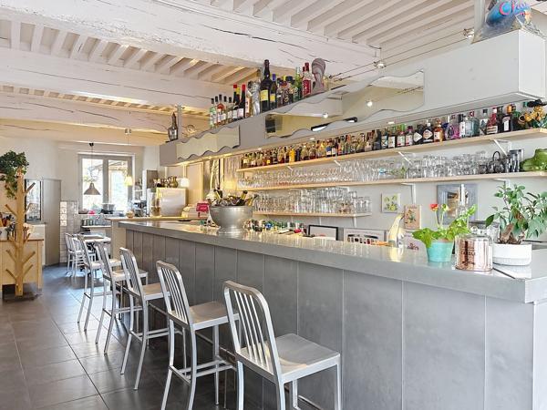 Mur et fonds de commerce avec logement de charme