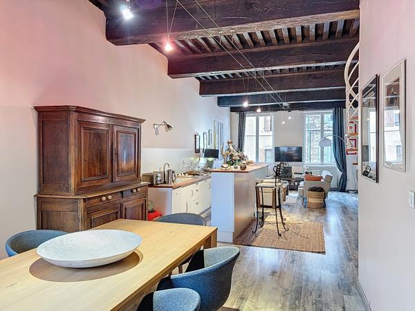 Mur et fonds de commerce avec logement de charme