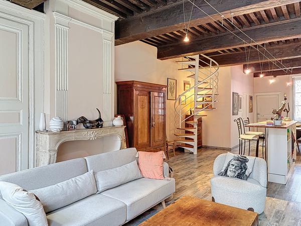 Mur et fonds de commerce avec logement de charme