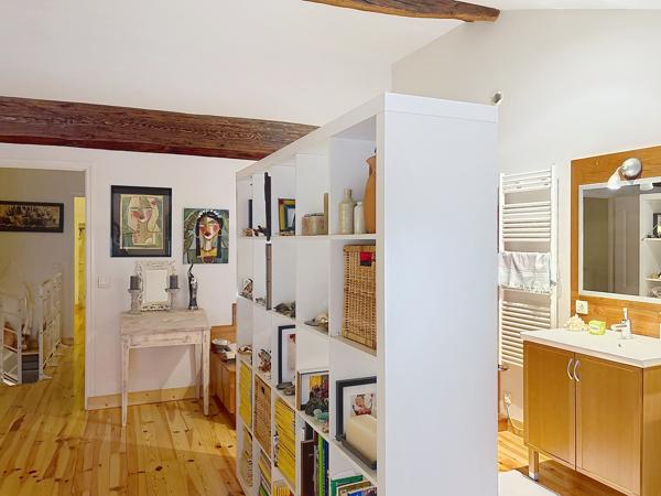 Mur et fonds de commerce avec logement de charme