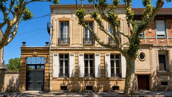 Maison de caractère en pierre en plein centre-ville de Bergerac - 189 m², 5 chambres, jardin clos et dépendance sur parcelle de 550 m²