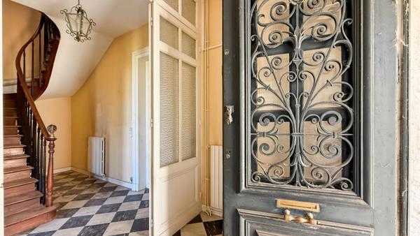Maison de caractère en pierre en plein centre-ville de Bergerac - 189 m², 5 chambres, jardin clos et dépendance sur parcelle de 550 m²