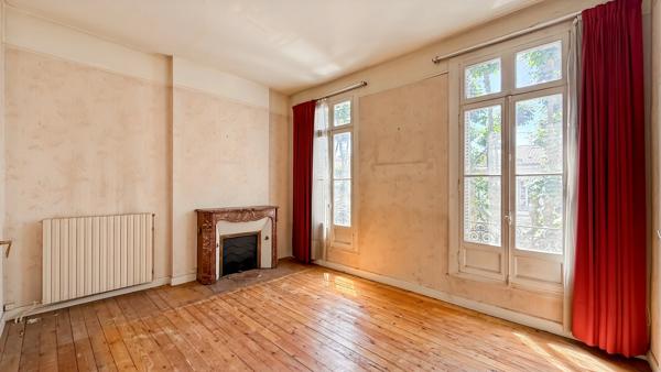 Maison de caractère en pierre en plein centre-ville de Bergerac - 189 m², 5 chambres, jardin clos et dépendance sur parcelle de 550 m²