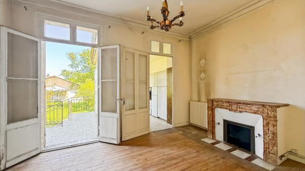 Maison de caractère en pierre en plein centre-ville de Bergerac - 189 m², 5 chambres, jardin clos et dépendance sur parcelle de 550 m²