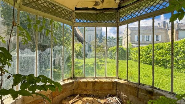 Maison de caractère en pierre en plein centre-ville de Bergerac - 189 m², 5 chambres, jardin clos et dépendance sur parcelle de 550 m²