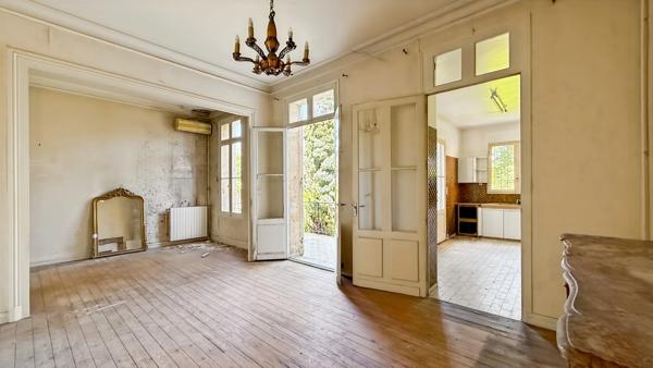 Maison de caractère en pierre en plein centre-ville de Bergerac - 189 m², 5 chambres, jardin clos et dépendance sur parcelle de 550 m²