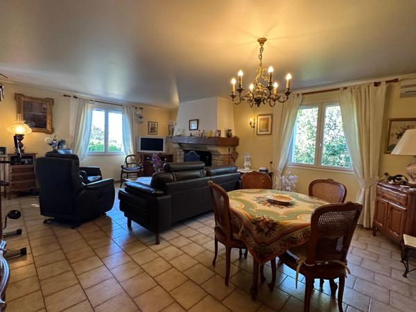 A vendre APT maison de 95 m² Plain pied- Terrain de 6 634,00 m² -