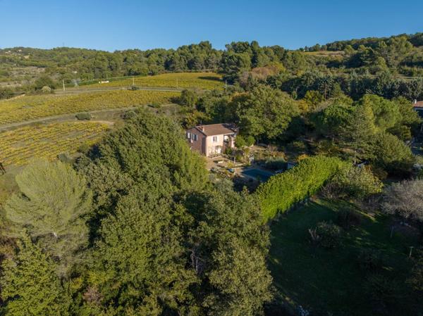A vendre APT maison de 95 m² Plain pied- Terrain de 6 634,00 m² -
