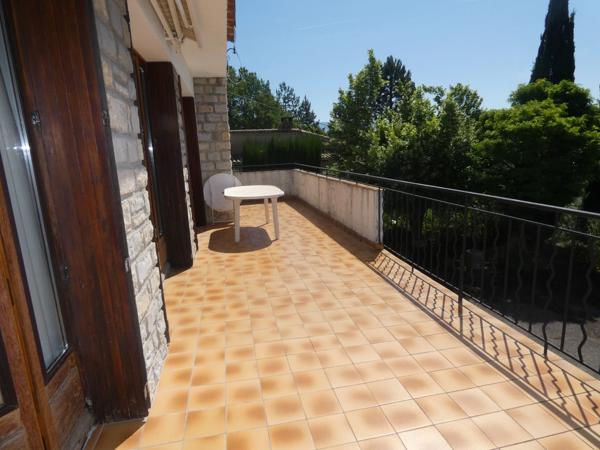 🏡 À VENDRE – Grande villa avec terrain boisé à Sisteron