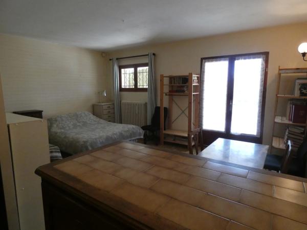 🏡 À VENDRE – Grande villa avec terrain boisé à Sisteron
