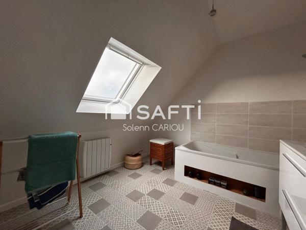 Propriété lumineuse et décoration soignée et chaleureuse