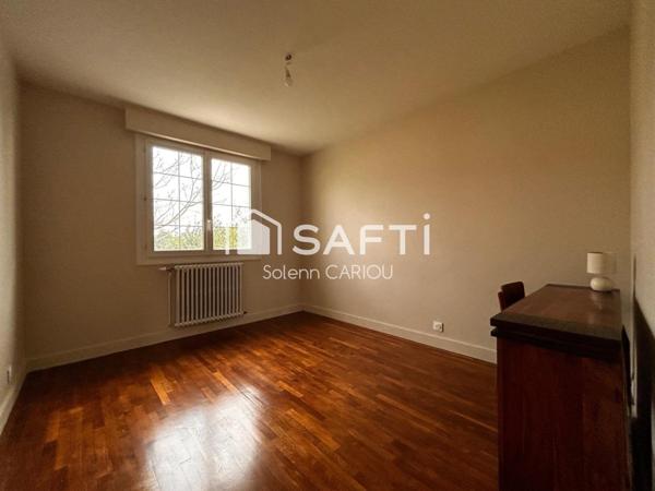 Propriété lumineuse et décoration soignée et chaleureuse